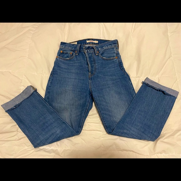 Levi’s Wedgie Straight Jeans - Picture 2 of 3